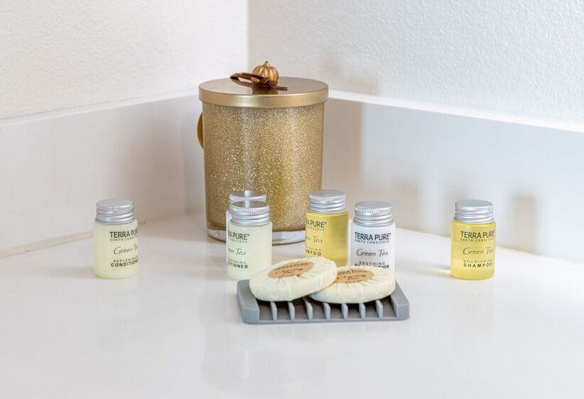 Heaven On Hollywood Furnished Apts   Vine