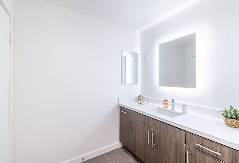 Heaven On Hollywood Furnished Apts   Vine