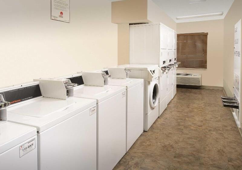 Отель Woodspring Suites San Antonio North Live Oak I 35