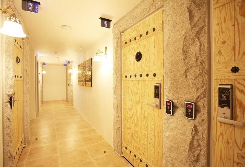 汽车旅馆  Guri Lush