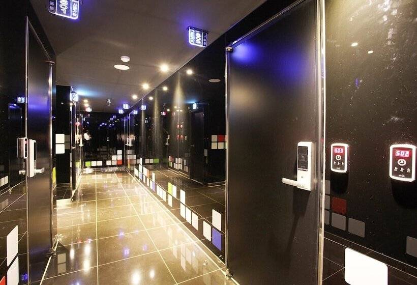 汽车旅馆  Guri Lush