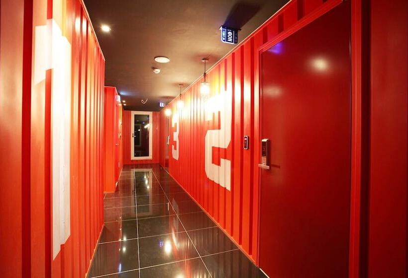 汽车旅馆  Guri Lush