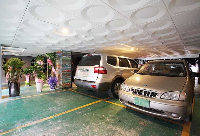 汽车旅馆  Guri Lush