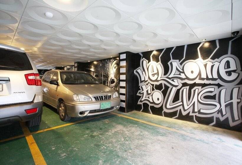 汽车旅馆  Guri Lush