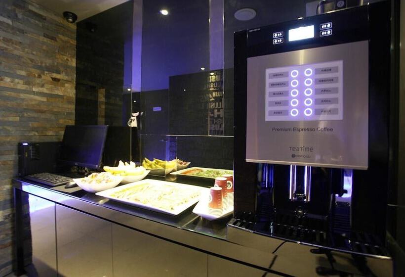 汽车旅馆  Guri Lush