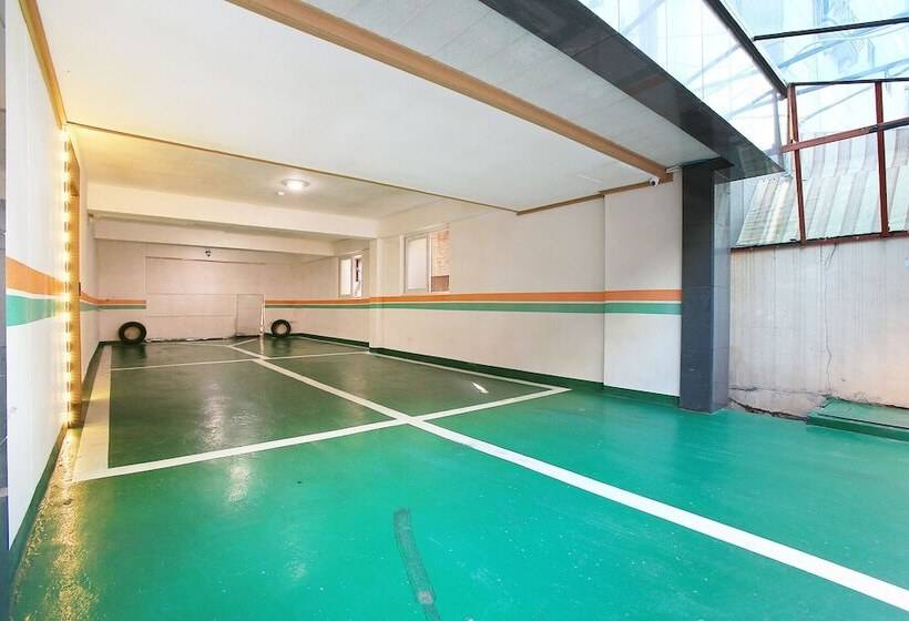 汽车旅馆  Guri Lush