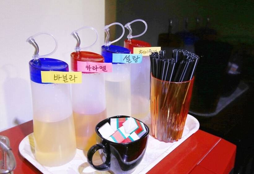 汽车旅馆  Guri Lush