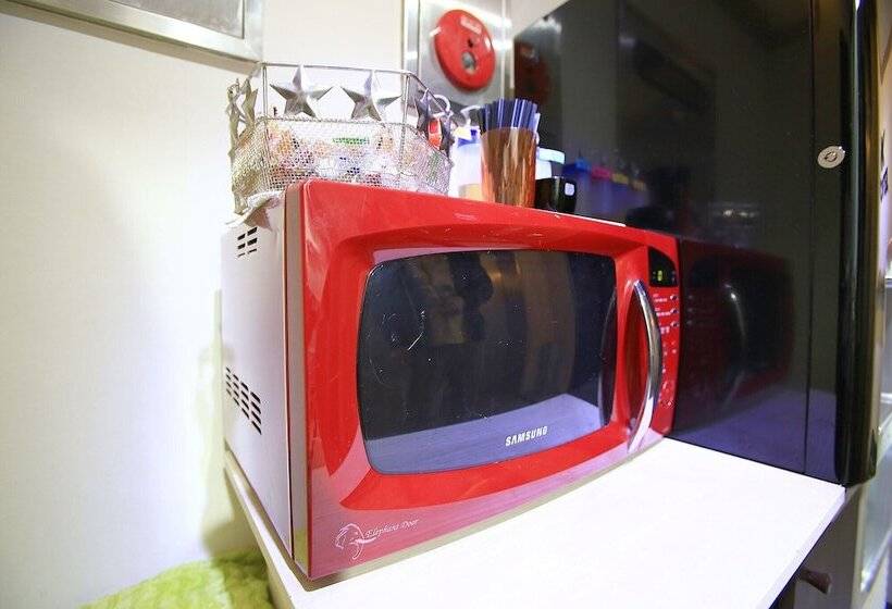 汽车旅馆  Guri Lush