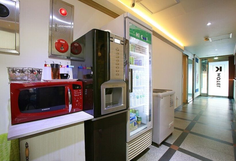 汽车旅馆  Guri Lush