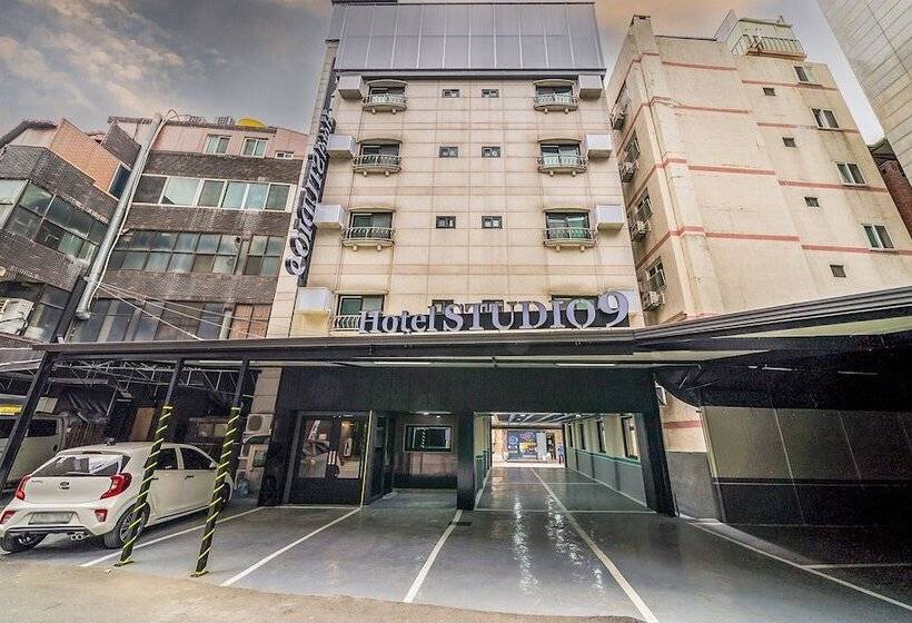 汽车旅馆  Guri Lush