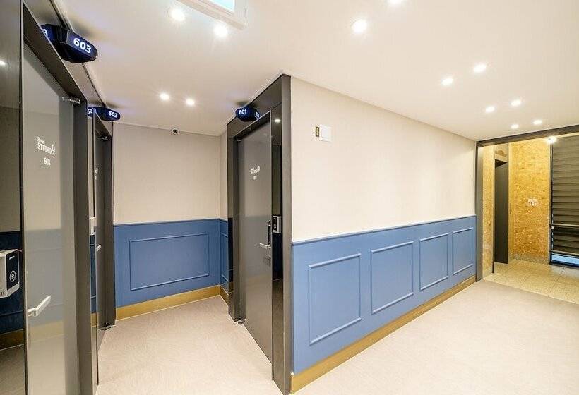 汽车旅馆  Guri Lush