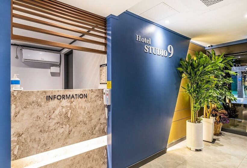 汽车旅馆  Guri Lush