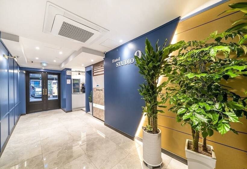 汽车旅馆  Guri Lush