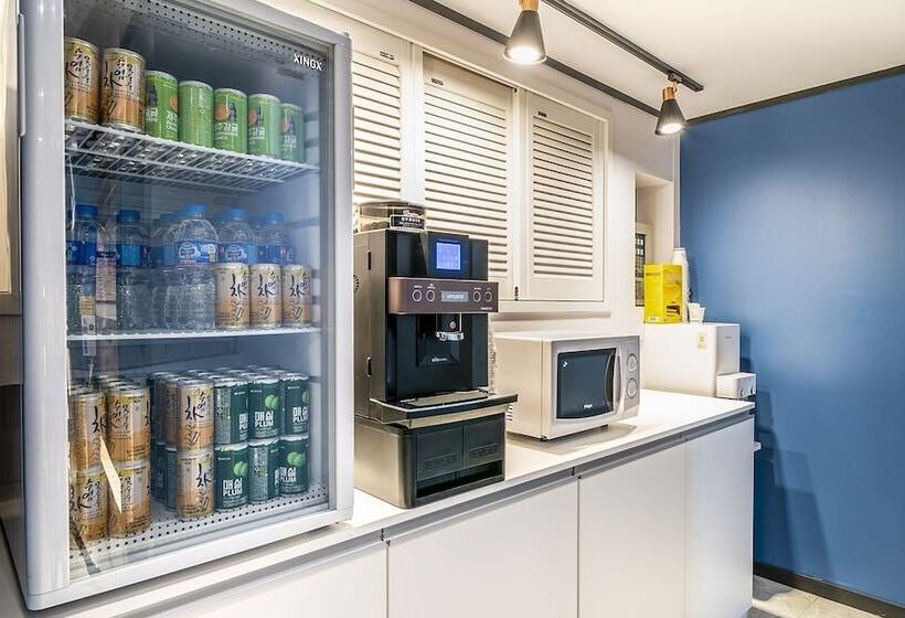 汽车旅馆  Guri Lush