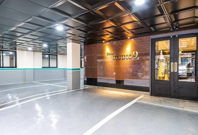 汽车旅馆  Guri Lush