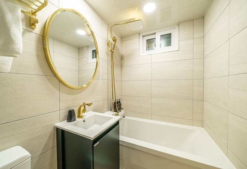 汽车旅馆  Guri Lush