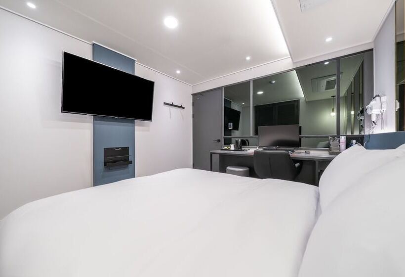 汽车旅馆  Guri Lush