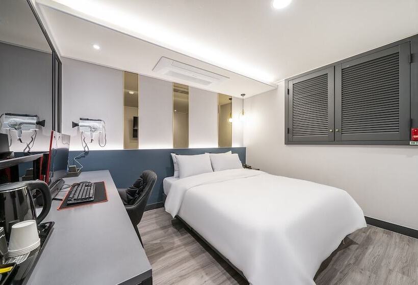 汽车旅馆  Guri Lush