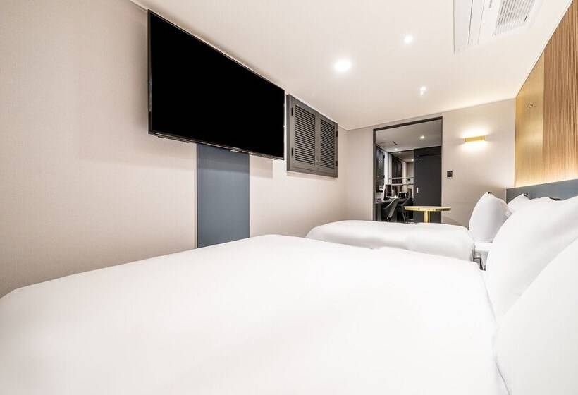 汽车旅馆  Guri Lush