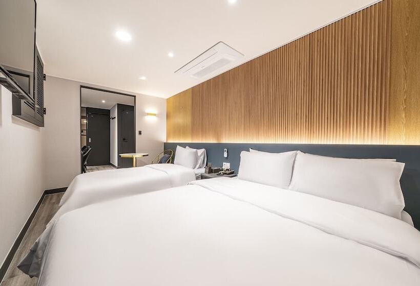 汽车旅馆  Guri Lush