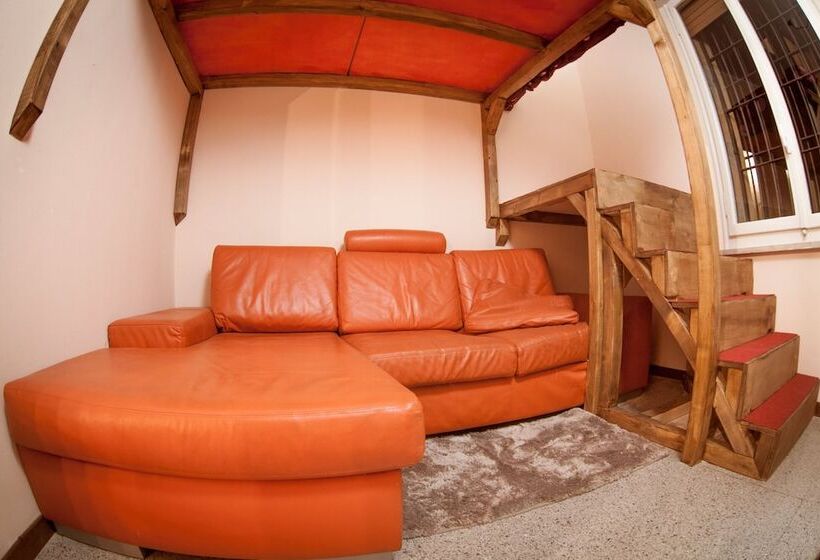 پانسیون 4roomz