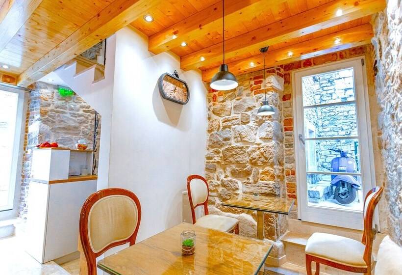 ペンション L U X E Split Luxury Rooms