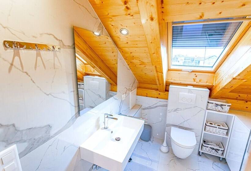 پانسیون L U X E Split Luxury Rooms