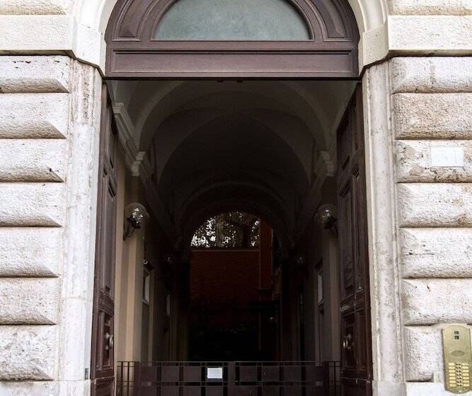 פנסיון Magia At Colosseum