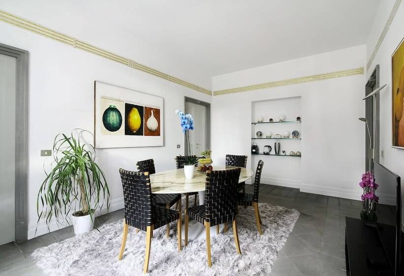 פנסיון Magia At Colosseum