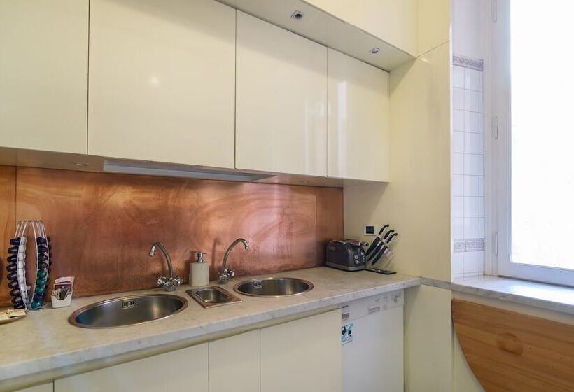 פנסיון Magia At Colosseum