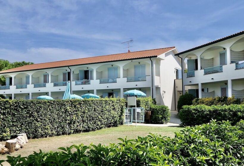 Residence Con Piscina A 450 Mt Dal Mare