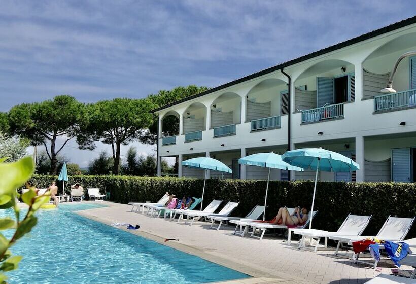 Residence Con Piscina A 450 Mt Dal Mare