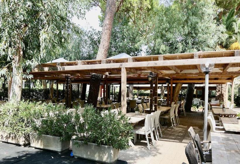 Residence Con Piscina A 450 Mt Dal Mare