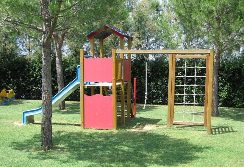 Residence Con Piscina A 450 Mt Dal Mare