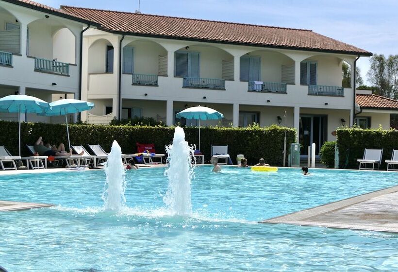 Residence Con Piscina A 450 Mt Dal Mare