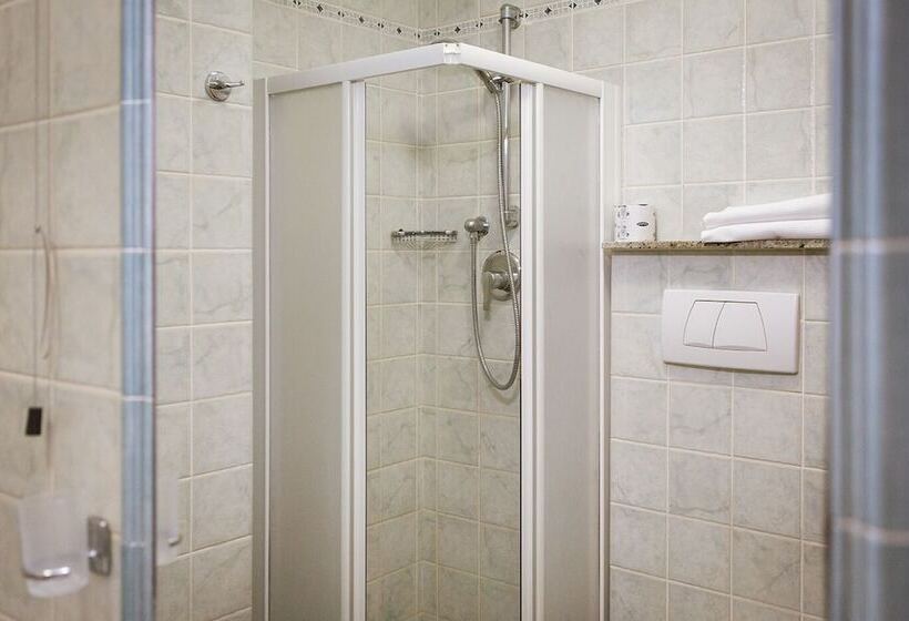 Residence Con Piscina A 450 Mt Dal Mare