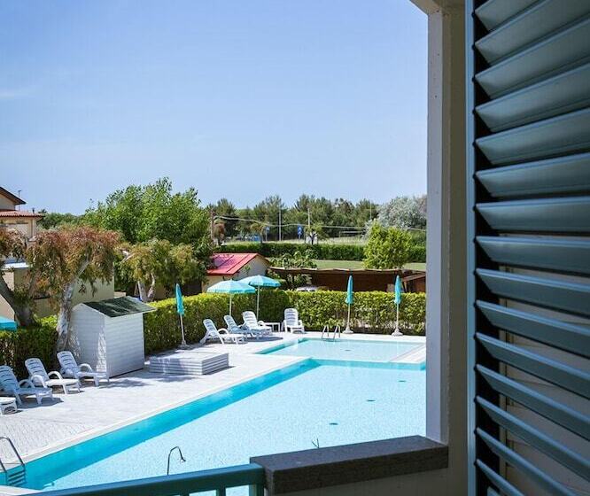 Residence Con Piscina A 450 Mt Dal Mare