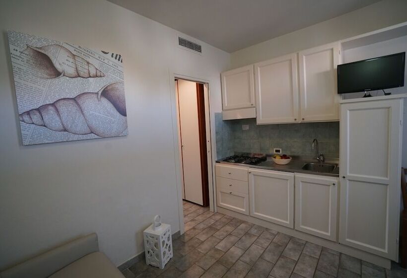 Residence Con Piscina A 450 Mt Dal Mare