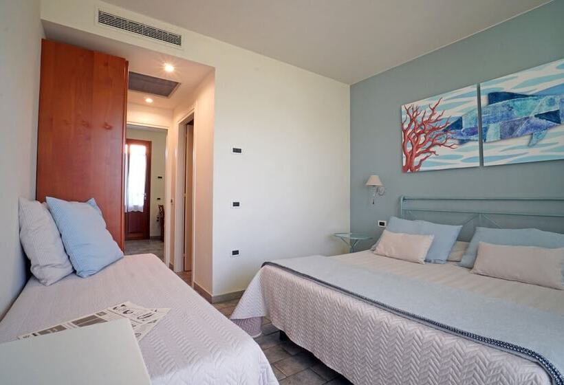 Residence Con Piscina A 450 Mt Dal Mare