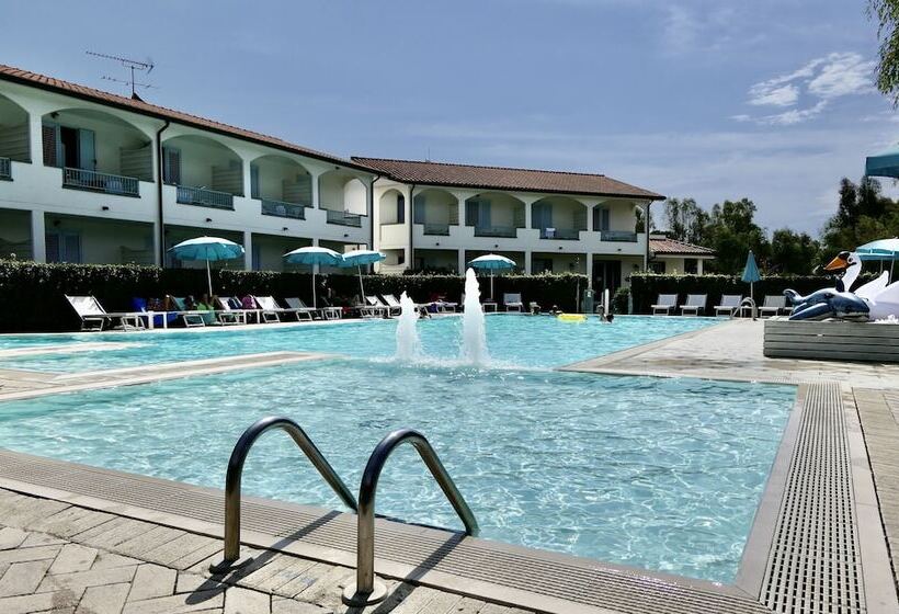 Residence Con Piscina A 450 Mt Dal Mare