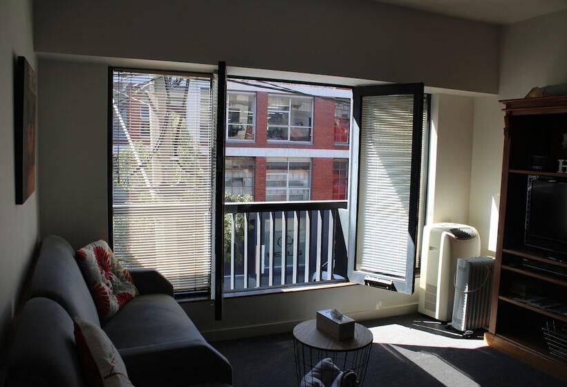 Australian Home Away At Market Square Melbourne