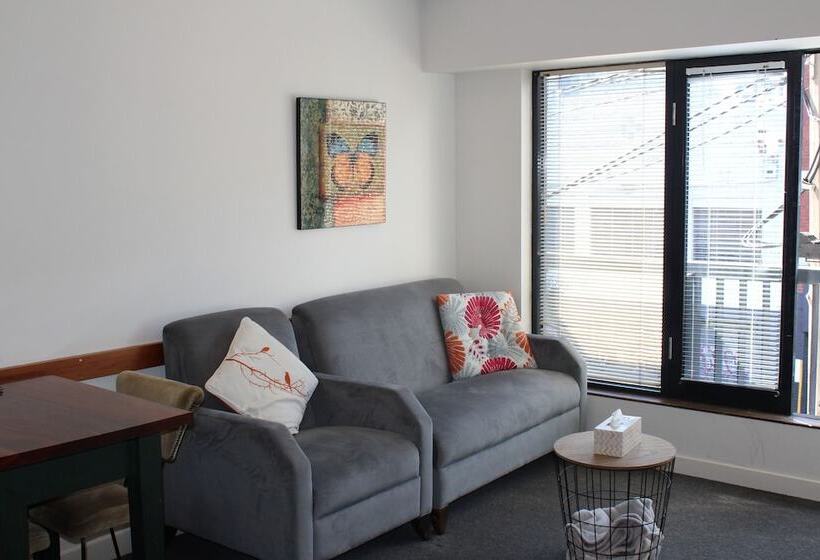 Australian Home Away At Market Square Melbourne