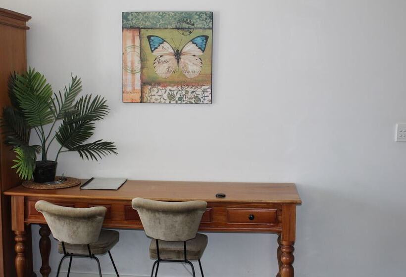 Australian Home Away At Market Square Melbourne