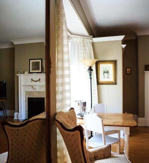 ベッドアンドブレックファースト Leaside Manor