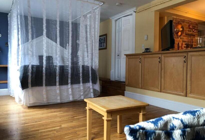 ベッドアンドブレックファースト Leaside Manor