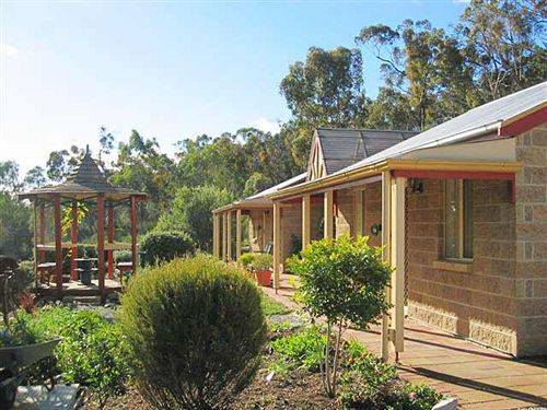 مبيت وإفطار Riesling Trail & Clare Valley Cottages