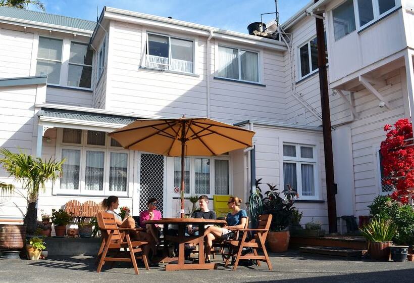 Braemar House B&b And Yha Hostel