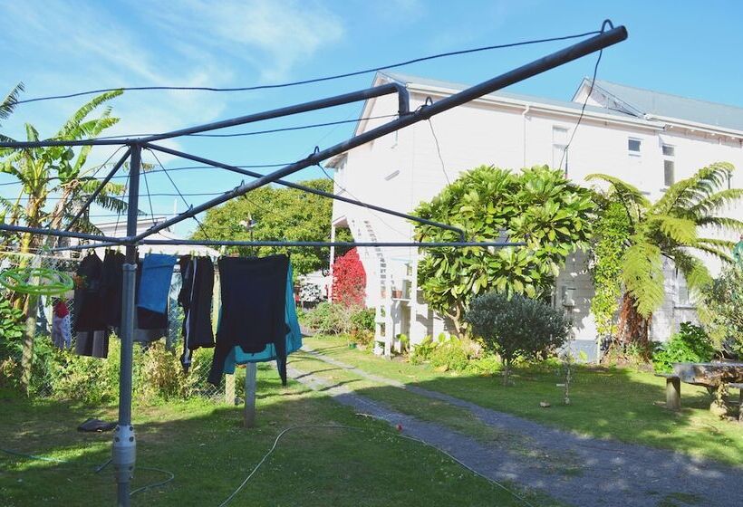 Braemar House B&b And Yha Hostel