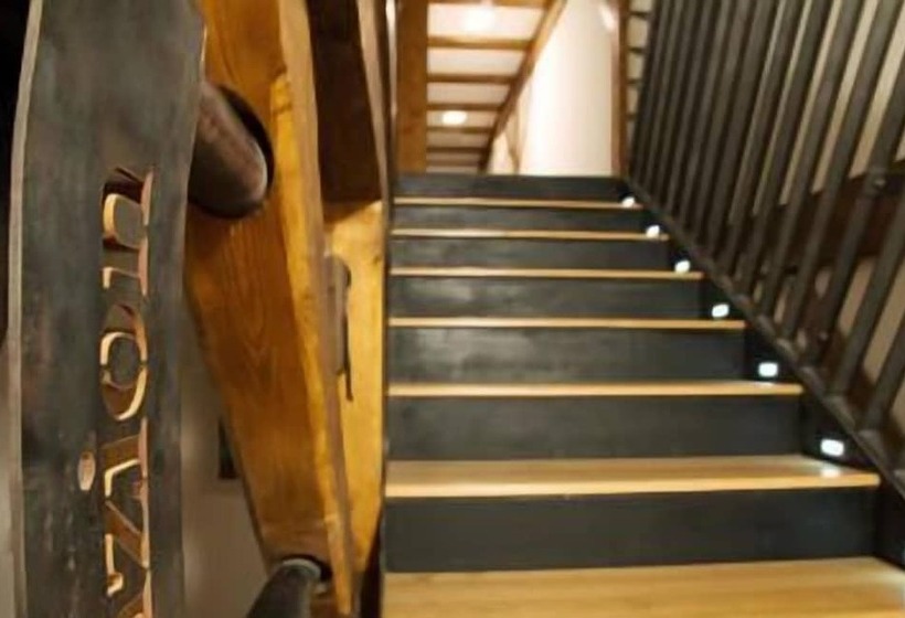 簡易ホテル & Pivovar černý Orel