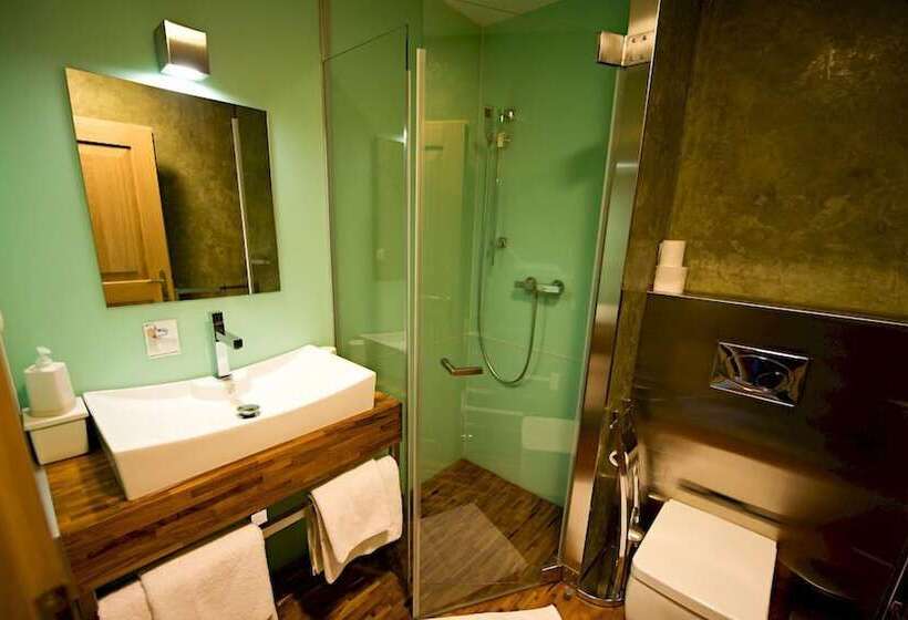 簡易ホテル & Pivovar černý Orel